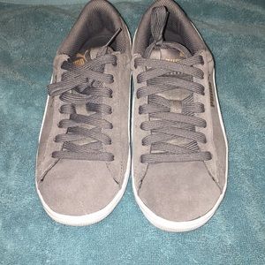 Grey Puma soft foam shoes.